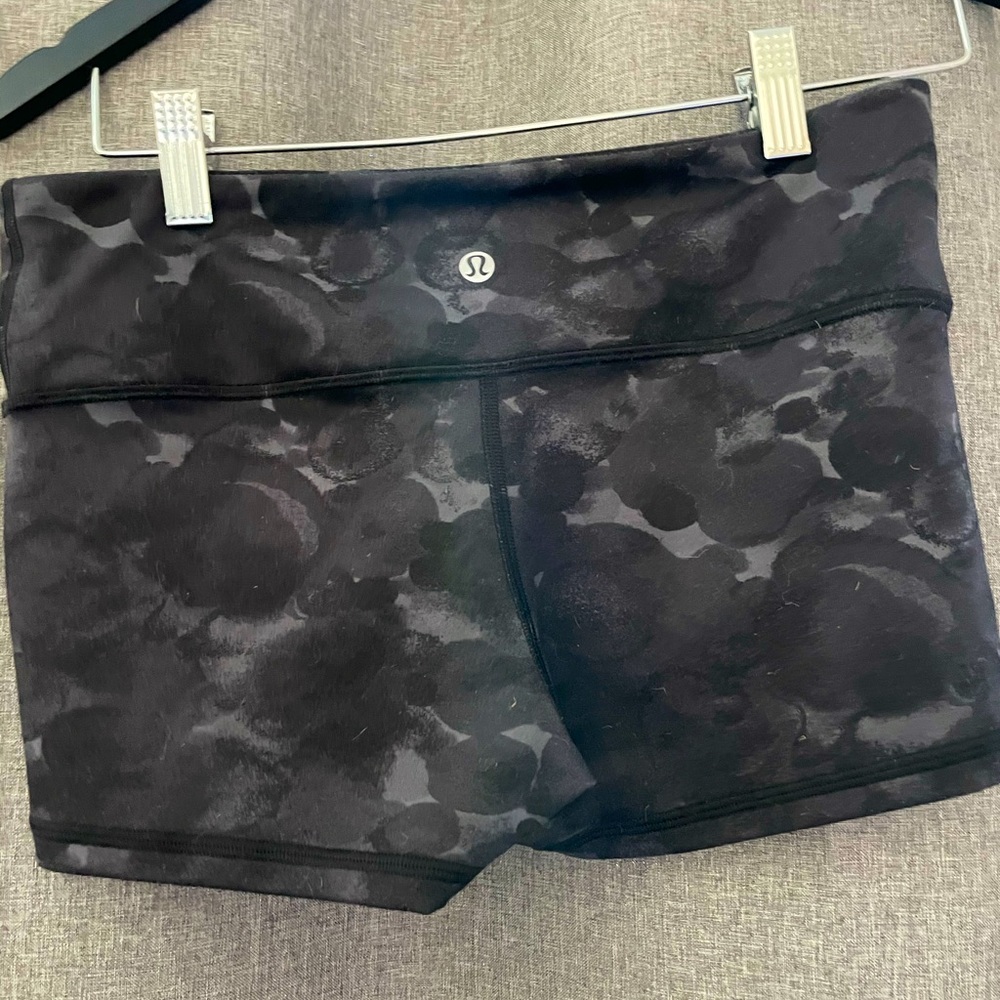 Lululemon wunder under spandex shorts size 6